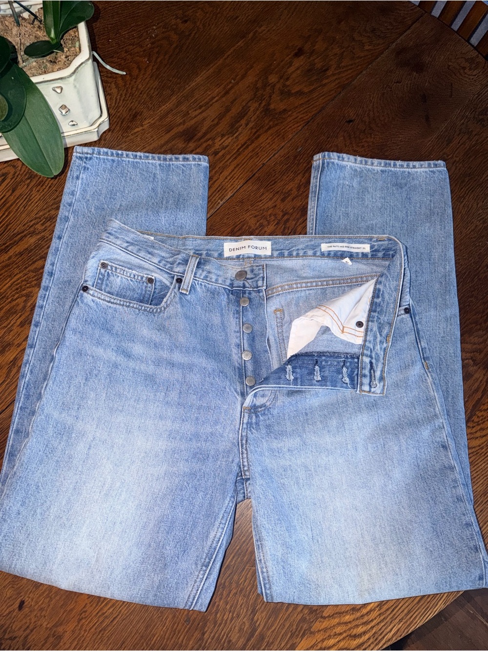 Denim Forum Women’s Light Blue Straight-Leg Jeans